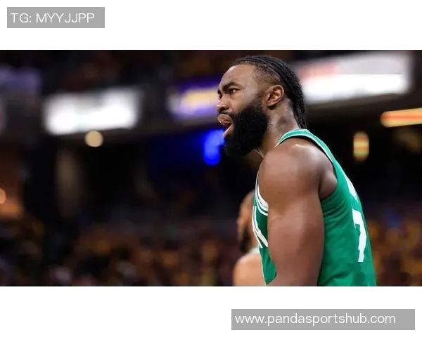 杰伦布朗谈遭遇包夹时的传球选择强调对队友的信任与团队合作的重要性 杰伦布朗谈遭遇包夹时的传球选择强调对队友的信任与团队合作的重要性