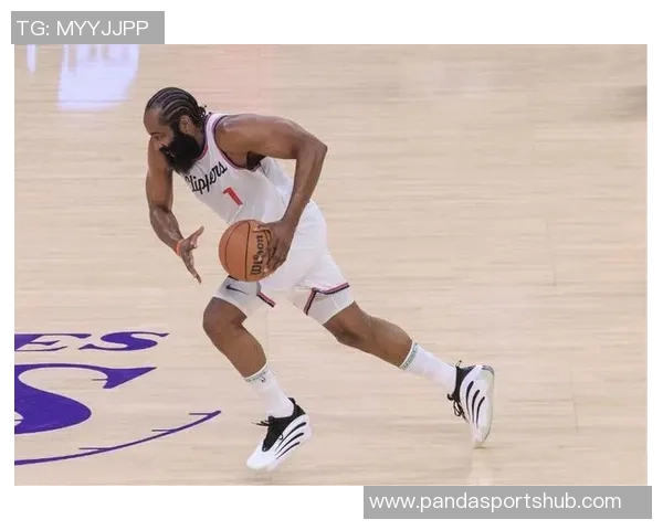 快船半场微弱领先火箭祖巴茨表现出色杜兰特状态低迷仅得7分